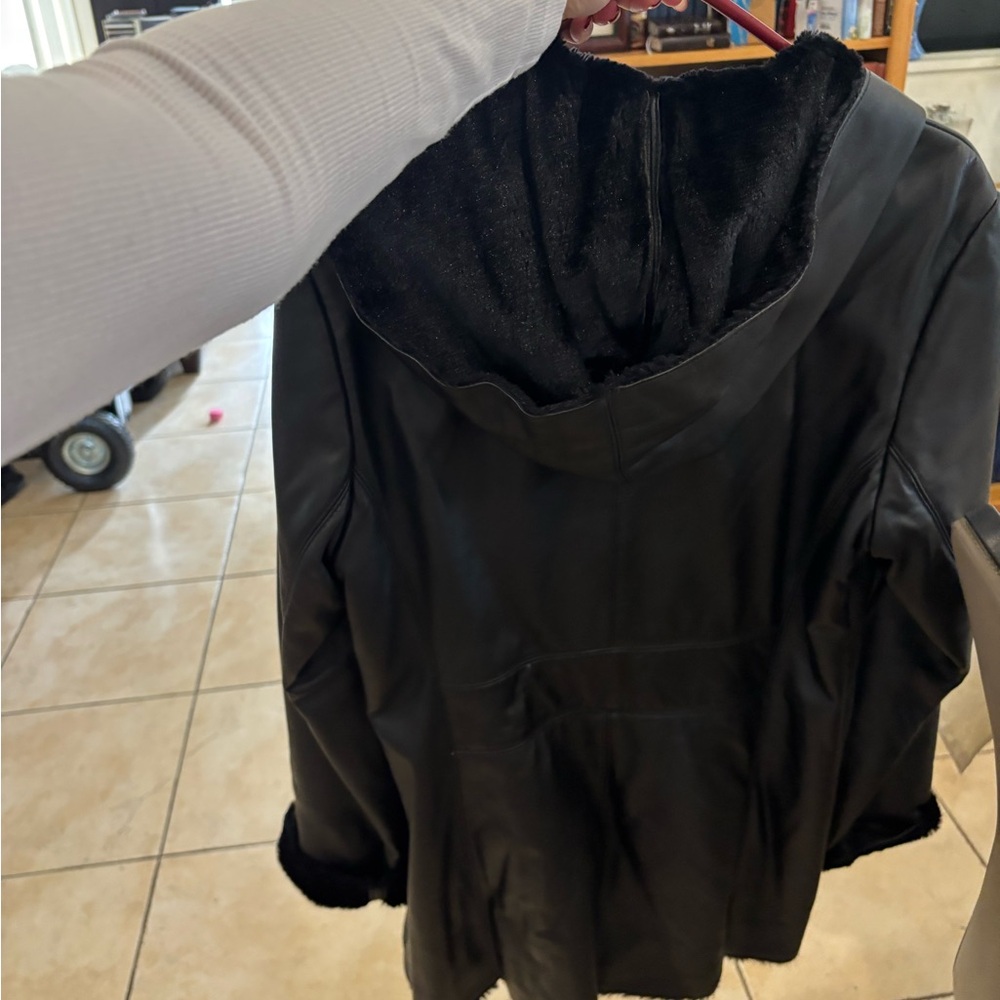Leather jacket - Picture 2 of 2